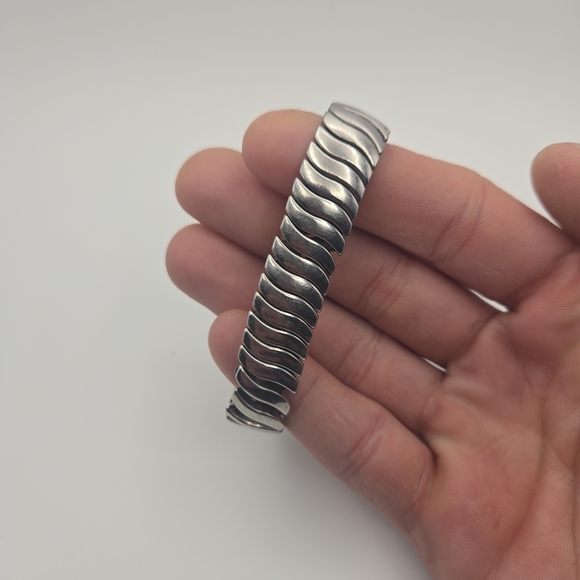 Yves Saint Laurent Black Dial Silver Band Women's Watch - Picture 4 of 6